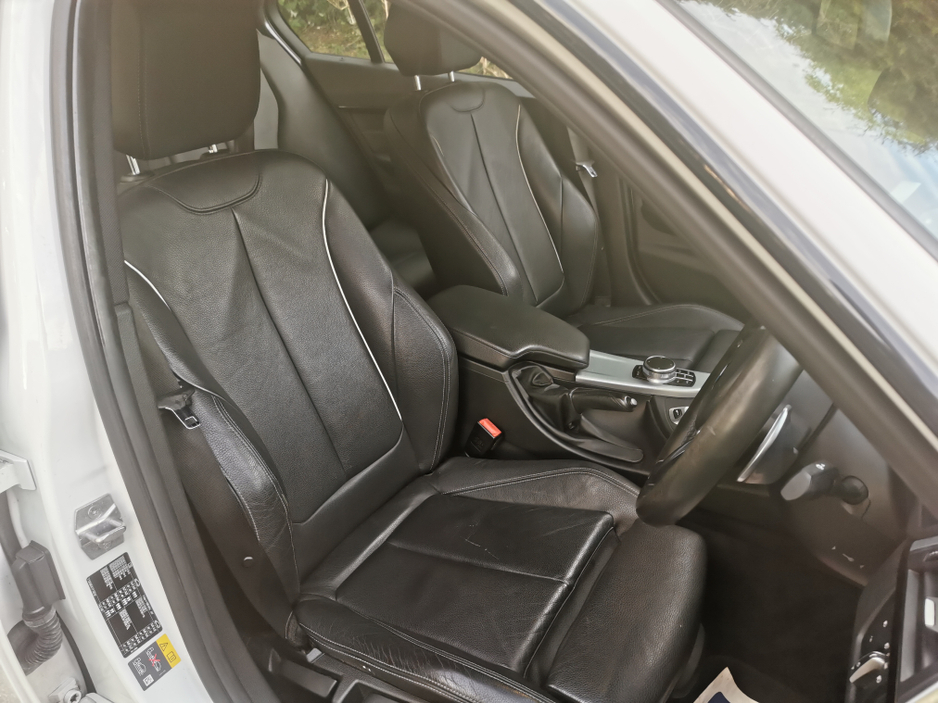 2017 BMW 3 Series - image 13