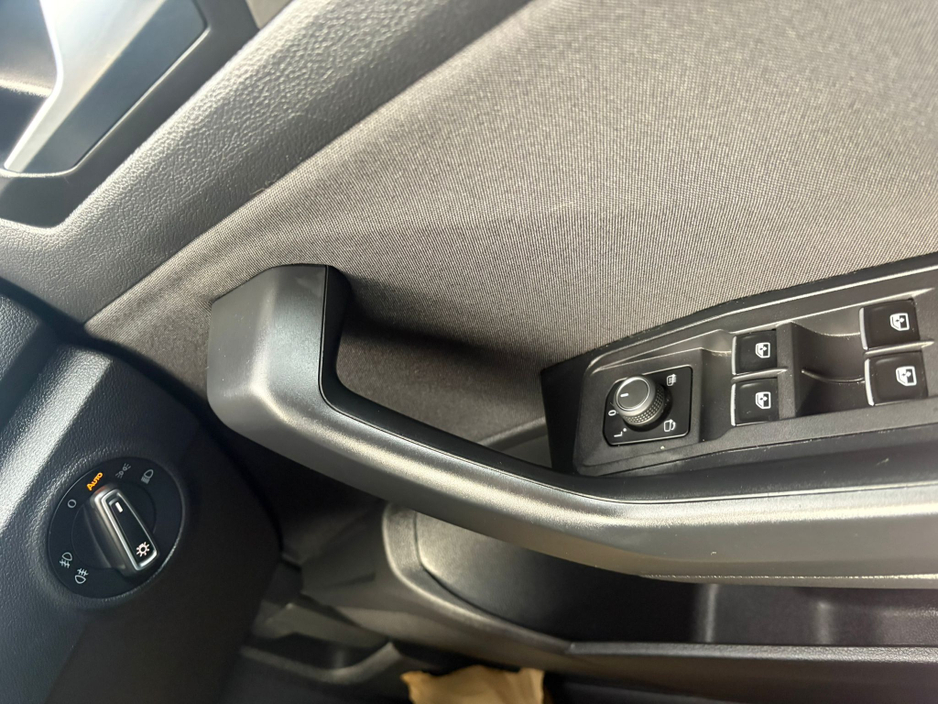 2021 Volkswagen T-Roc - image 12