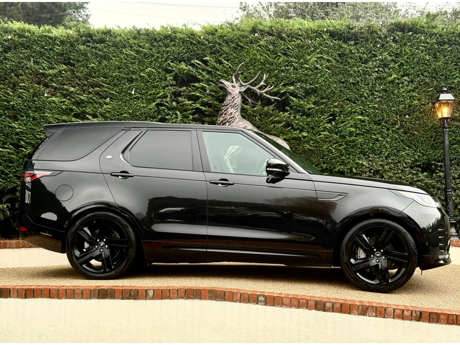 2024 Land Rover Discovery - image 3