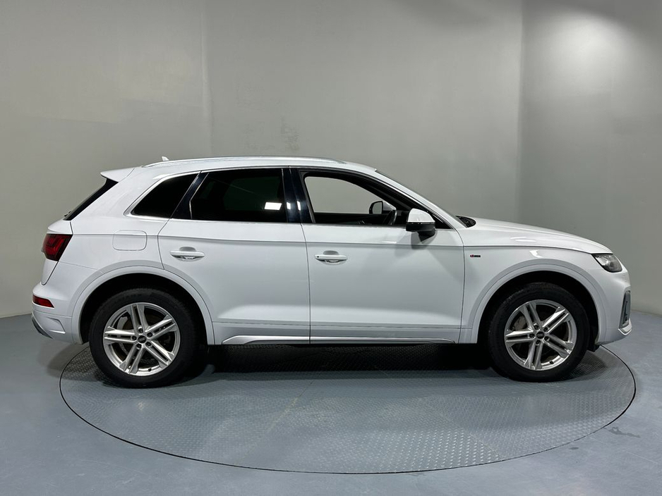 2021 Audi Q5 TFSi E S Line Quattro €39,900