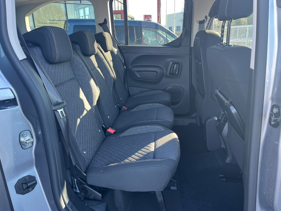 2026 Peugeot Rifter - image 12