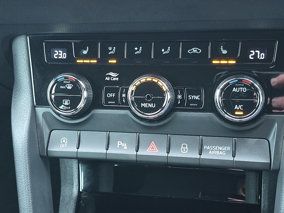 2019 Skoda Karoq - image 30