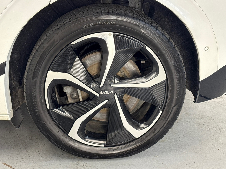 2022 Kia EV6 - image 11