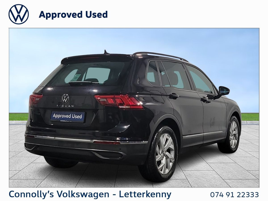 2024 Volkswagen Tiguan - image 3