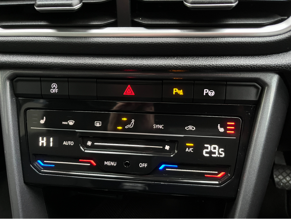 2023 Volkswagen T-Roc STYLE 1.0 PETROL //HIGH SPEC//HALF LEATHER HEATED SEATS//PANORAMIC GLASS ROOF//SAT NAV//REVERSE CAMERA// €27,950