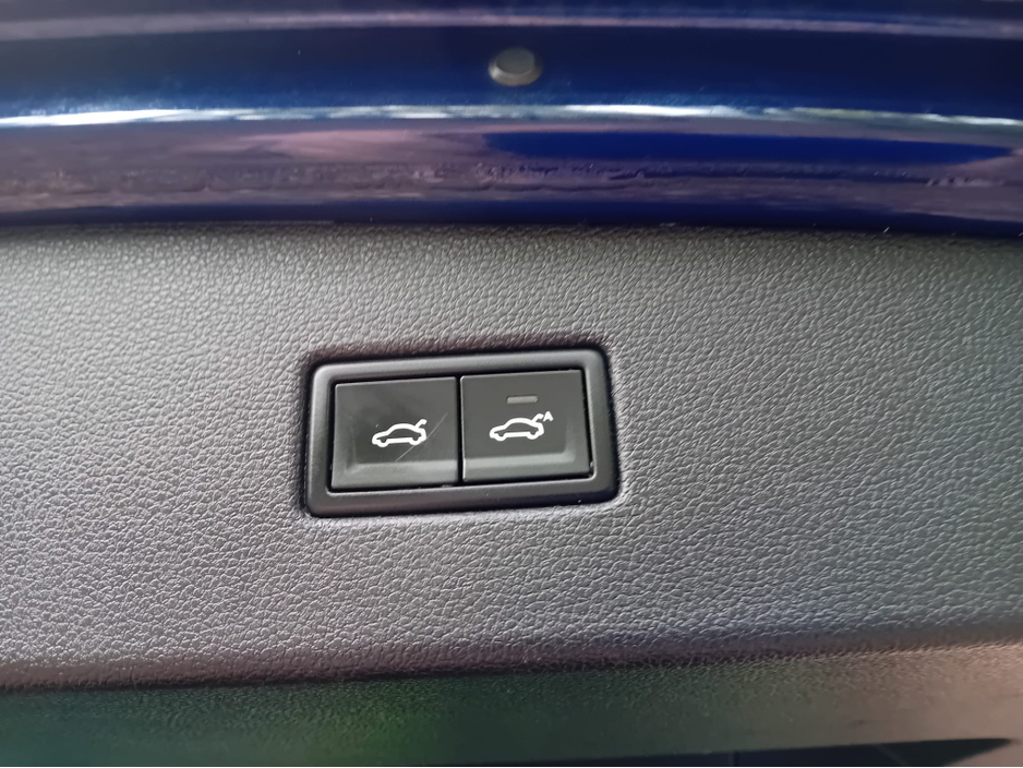 2018 Volkswagen Tiguan - image 40