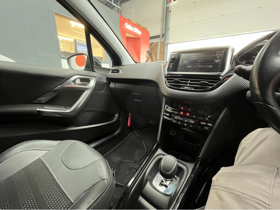 2017 Peugeot 2008 - image 14