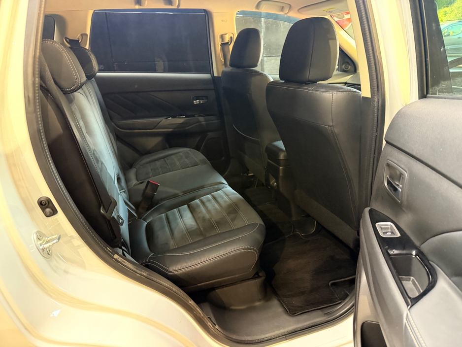 2016 Mitsubishi Outlander - image 11