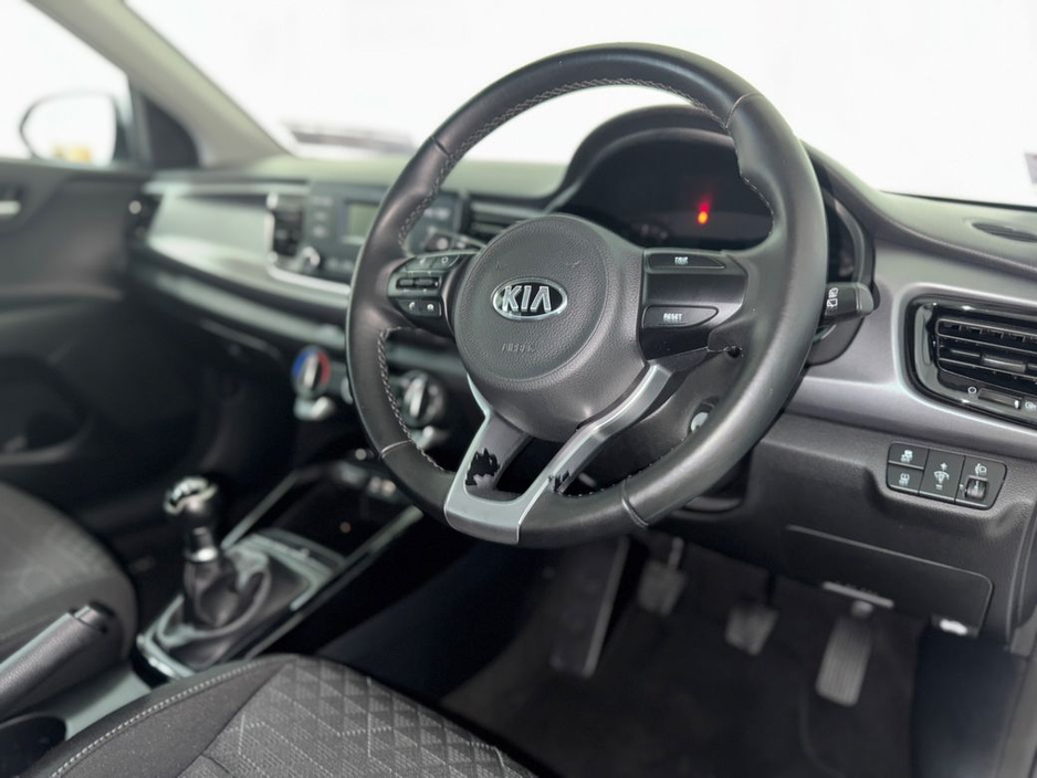 2018 Kia Rio - image 2