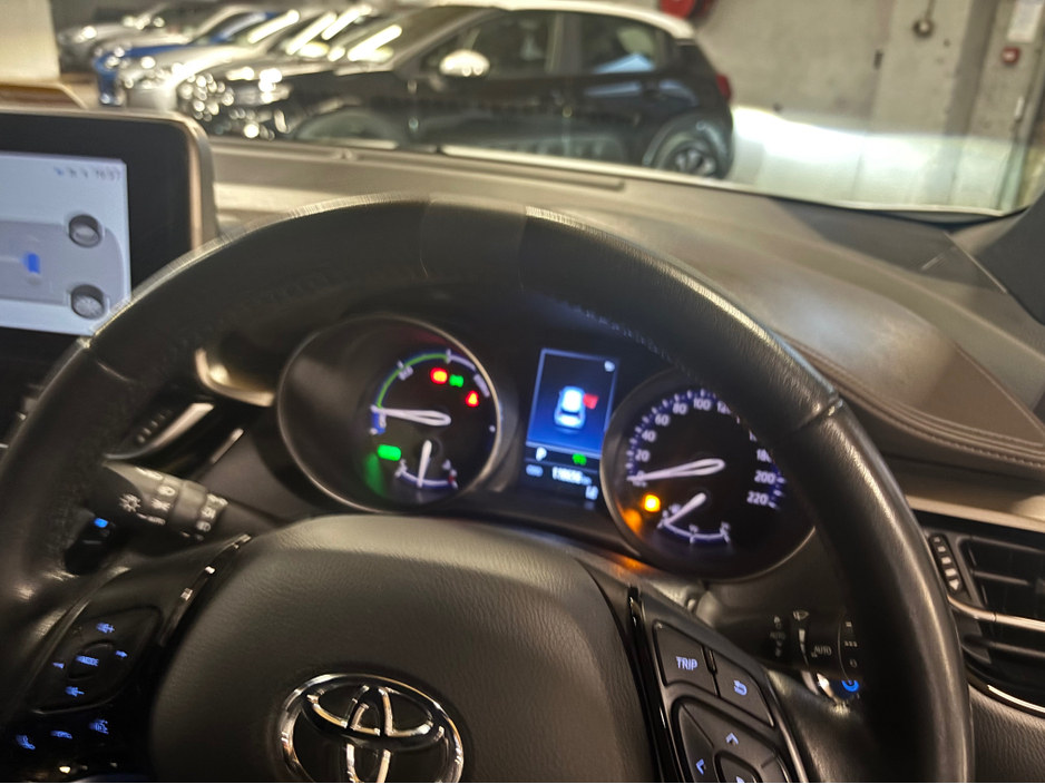 2023 Toyota C-HR HYBRID SOL 4DR AUTO €24,499