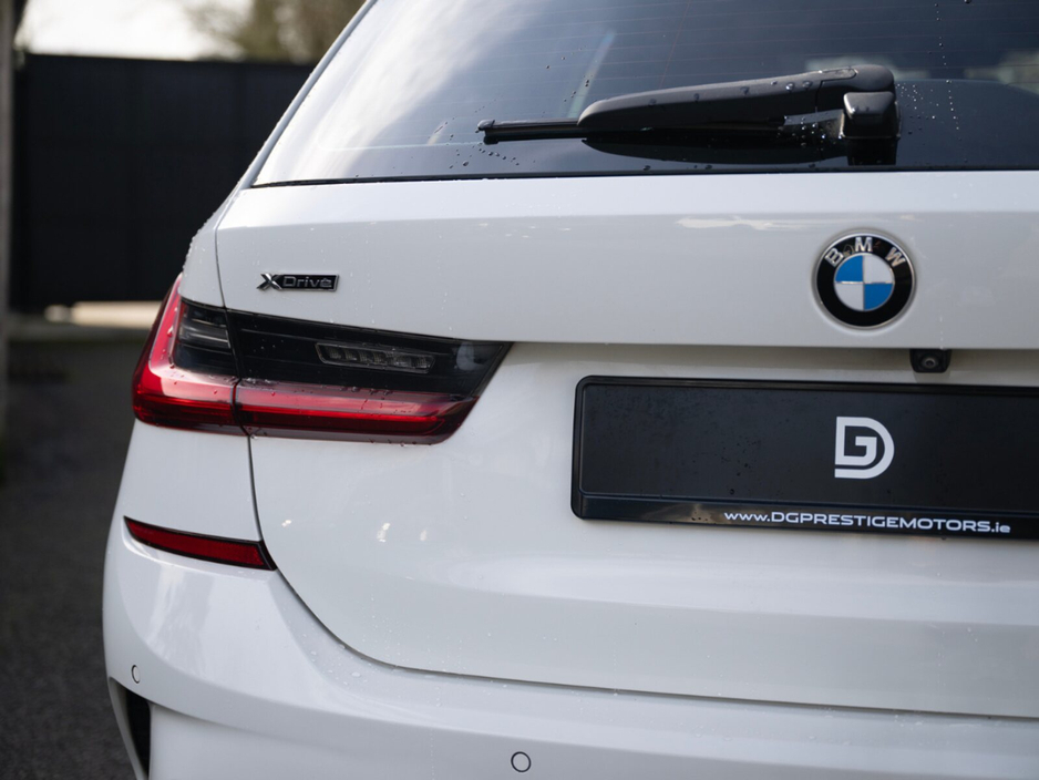 2021 BMW 3 Series - image 10