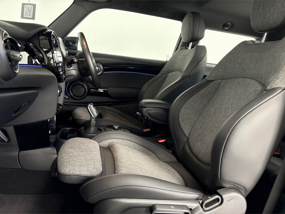 2022 MINI Hatch - image 29