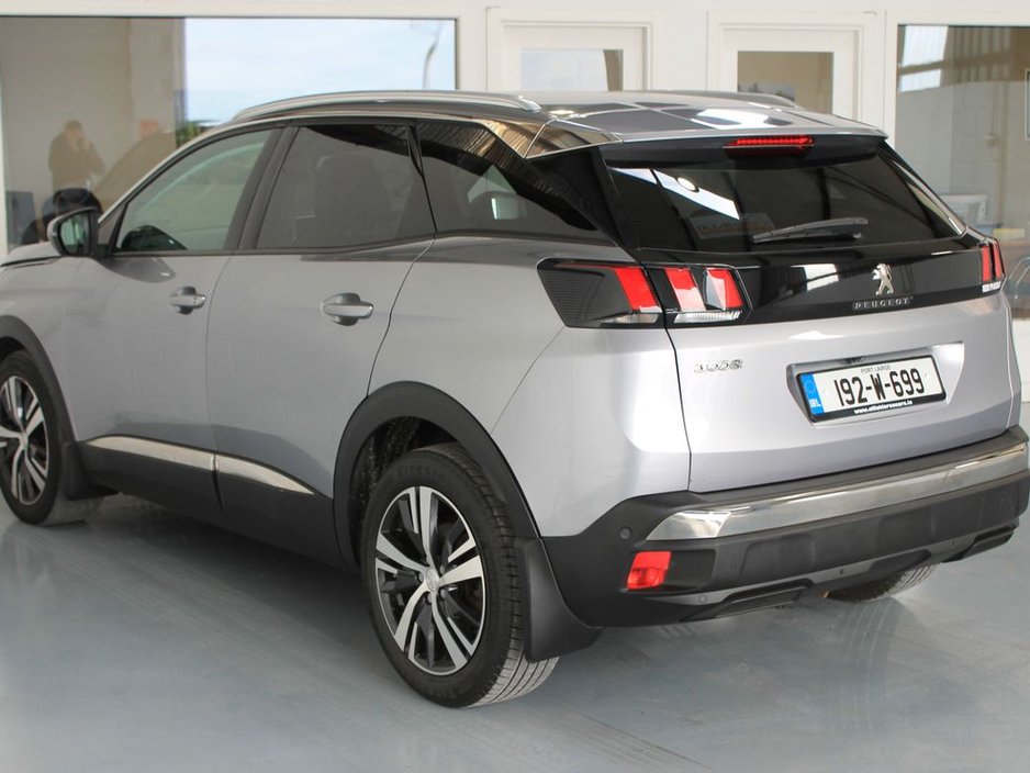 2019 Peugeot 3008 - image 8