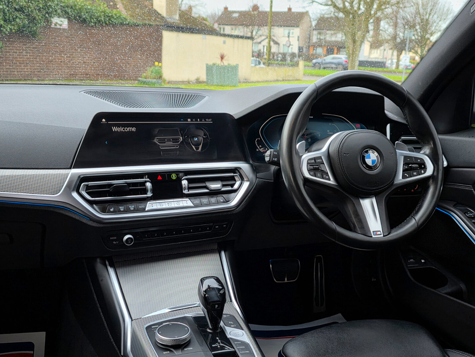 2021 BMW 3 Series - image 22