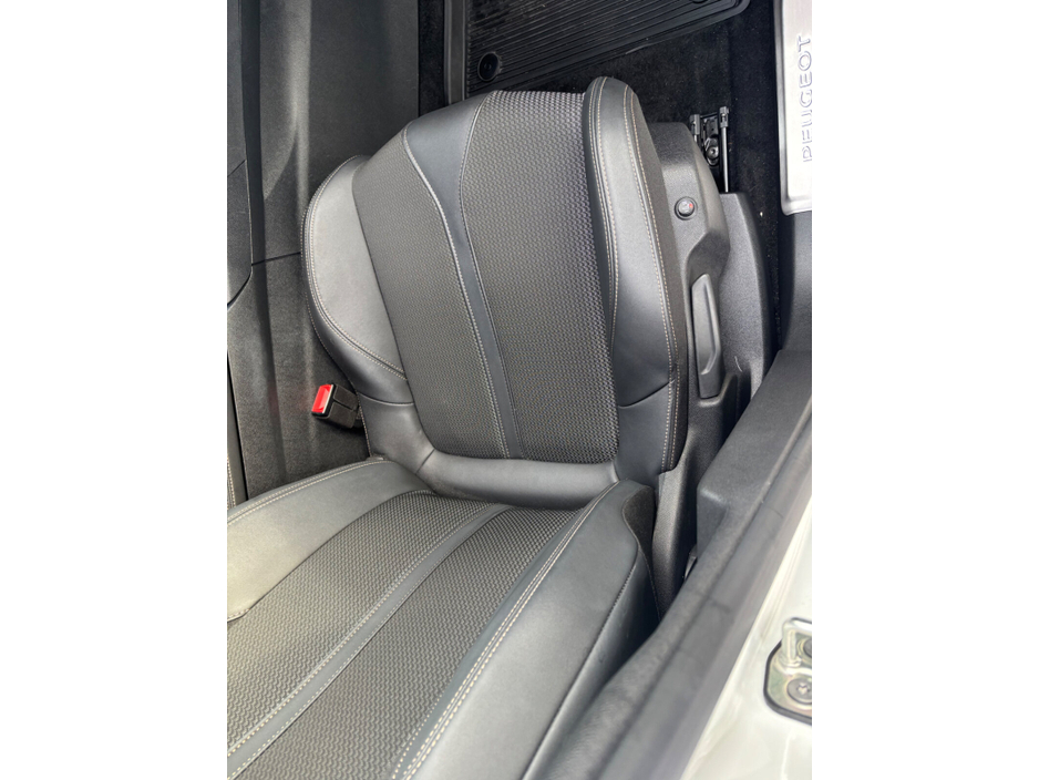 2024 Peugeot 5008 1.2 Hybrid 136bhp E-DCS6 GT €40,950