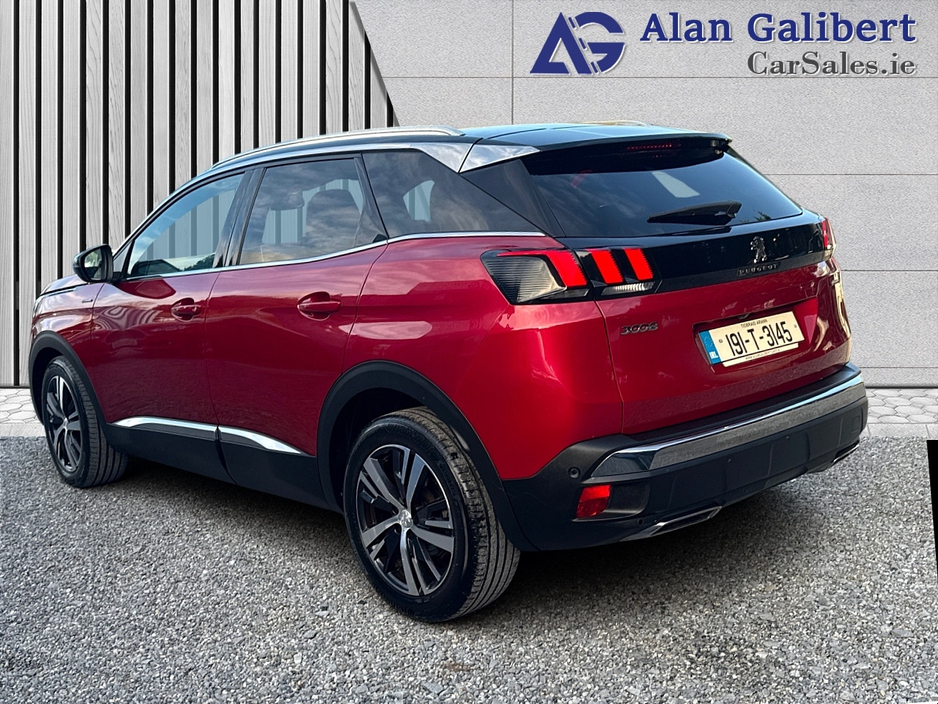 2019 Peugeot 3008 - image 2
