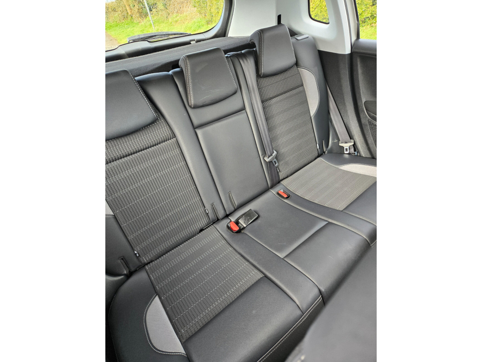 2019 Peugeot 2008 - image 10