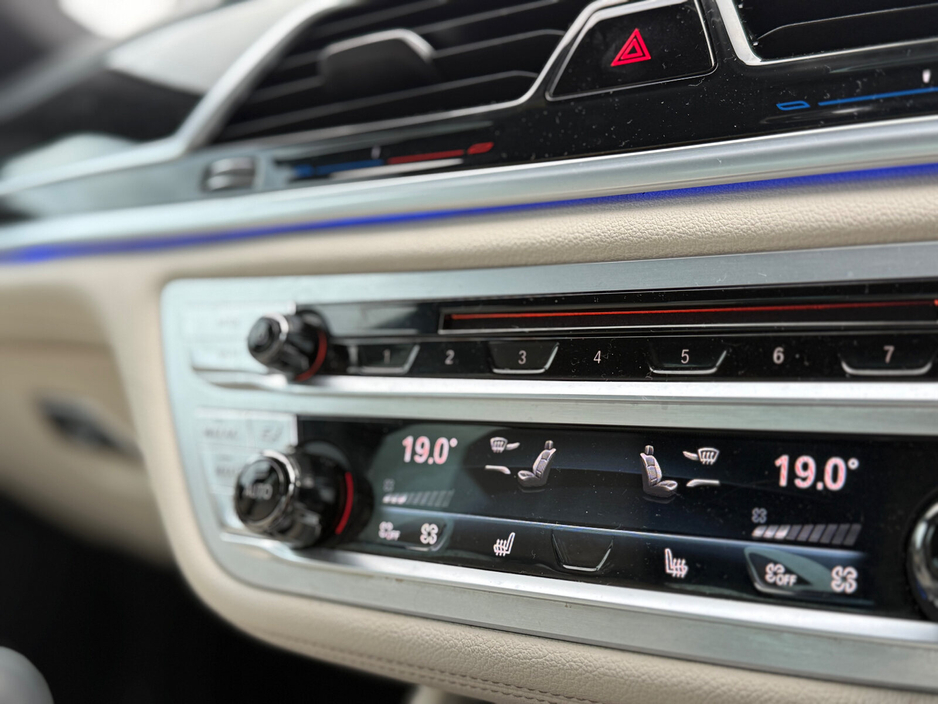 2020 BMW 7 Series - image 20