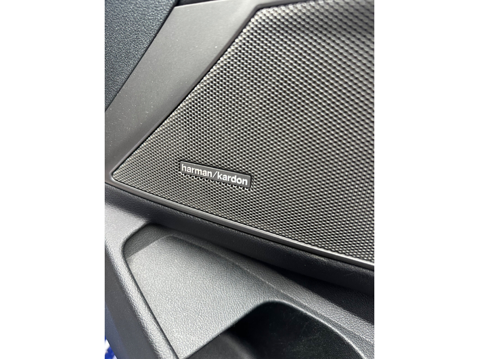 2020 BMW 3 Series - image 17