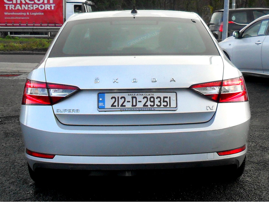 2022 Skoda Superb - image 6