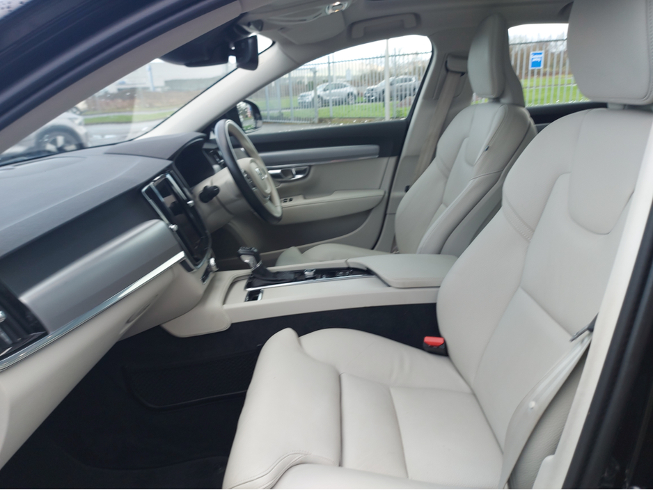2021 Volvo S90 D4 MOMENTUM AT 4DR AUTO €34,950