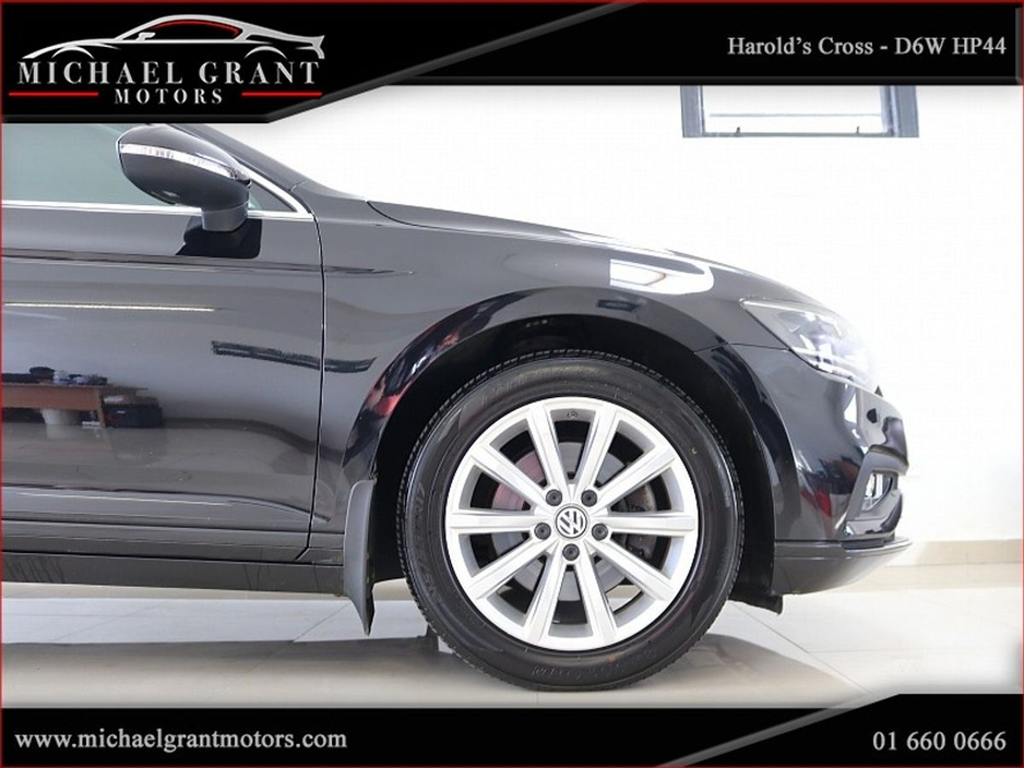 2020 Volkswagen Passat - image 9