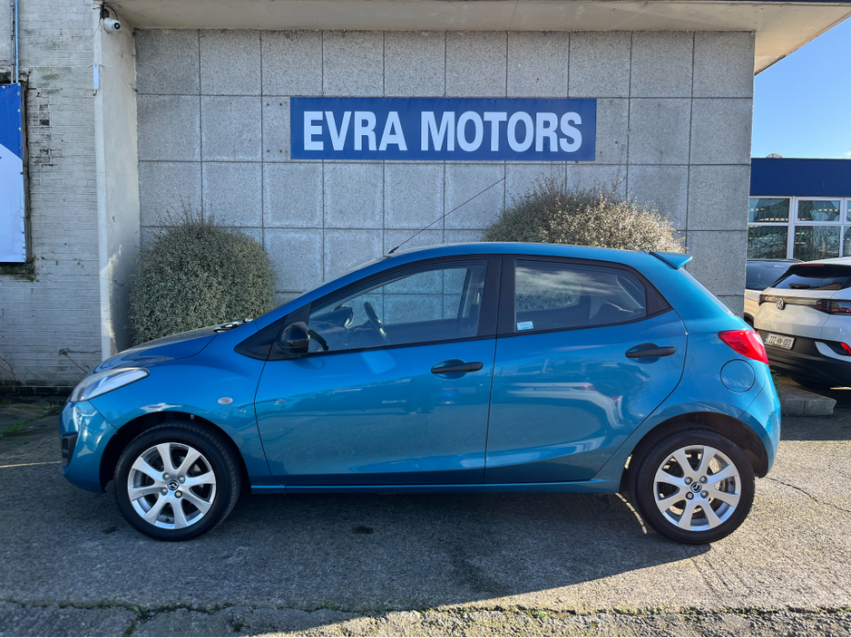 2014 Mazda Mazda2 - image 6