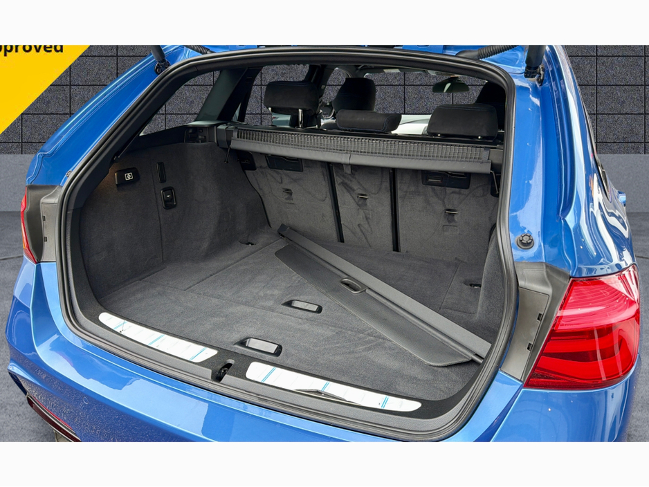 2017 BMW 3 Series - image 33