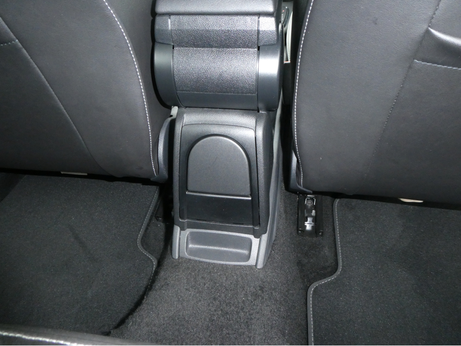 2015 Volkswagen Polo - image 30