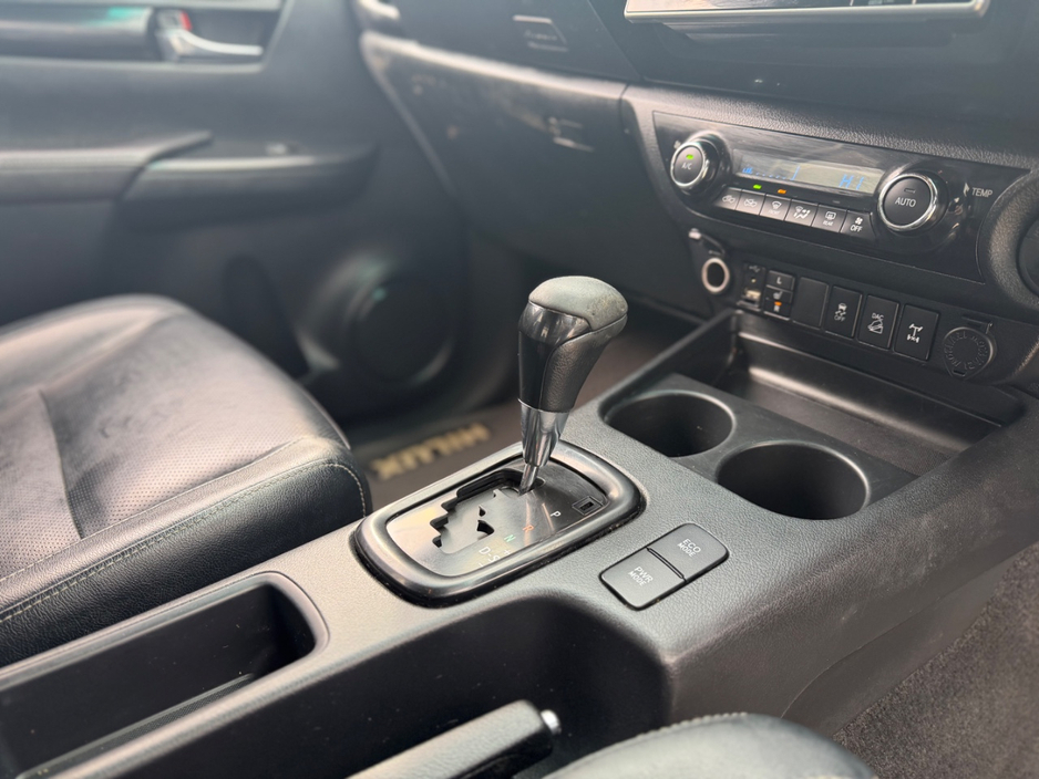 2018 Toyota Hilux - image 12
