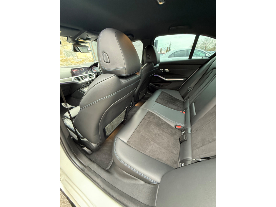 2020 BMW 3 Series - image 18