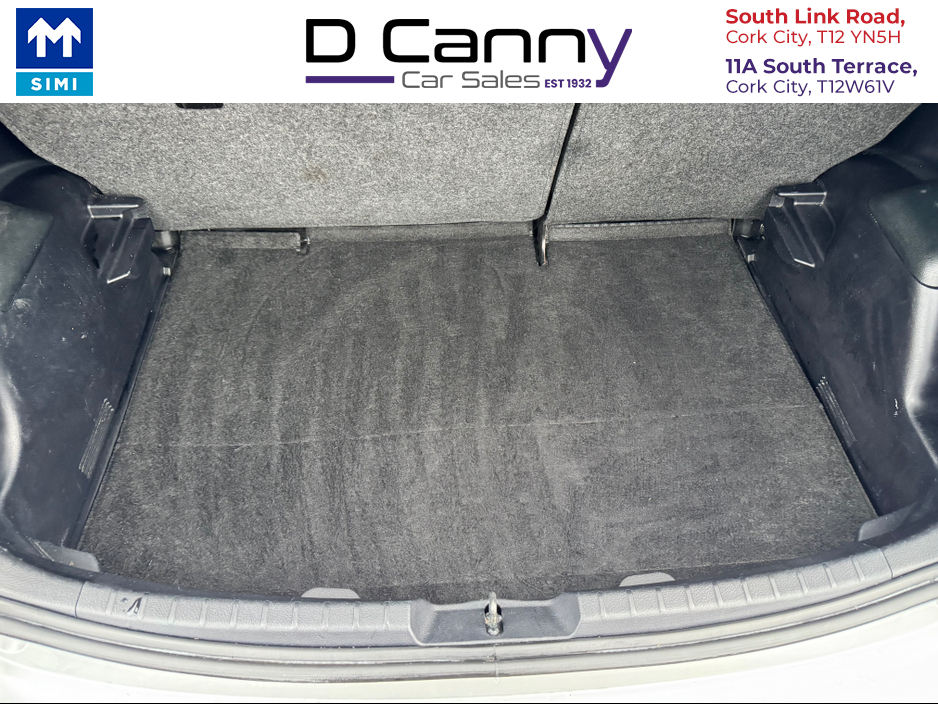 2012 Toyota Yaris - image 16