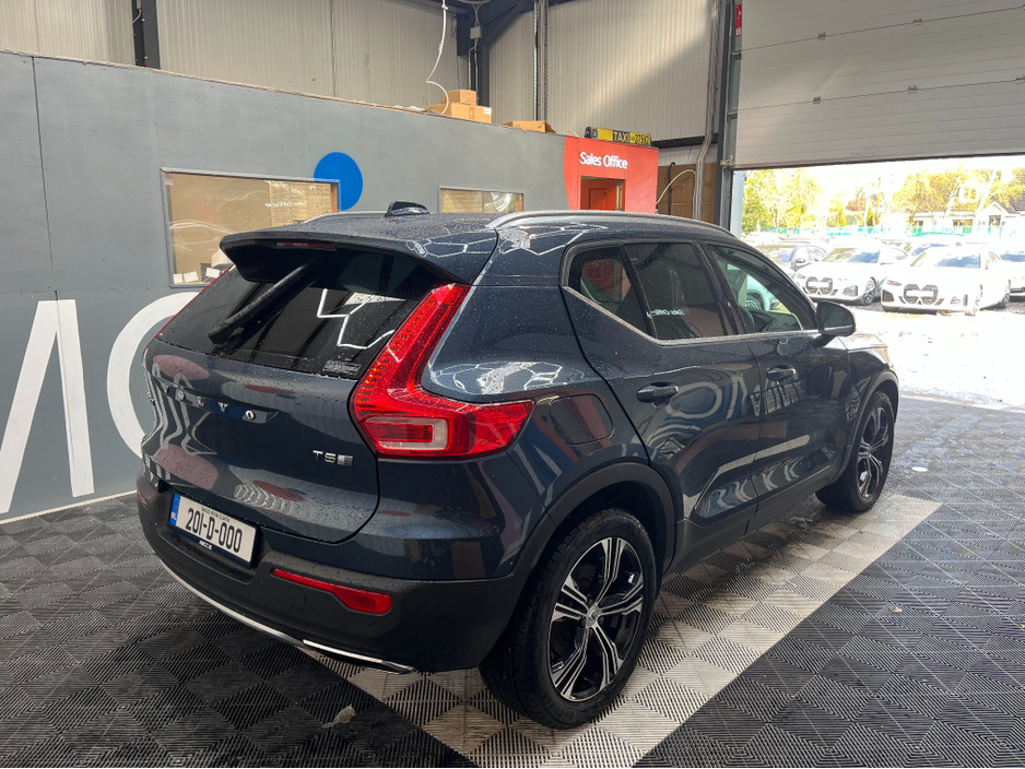 2020 Volvo XC40 - image 2