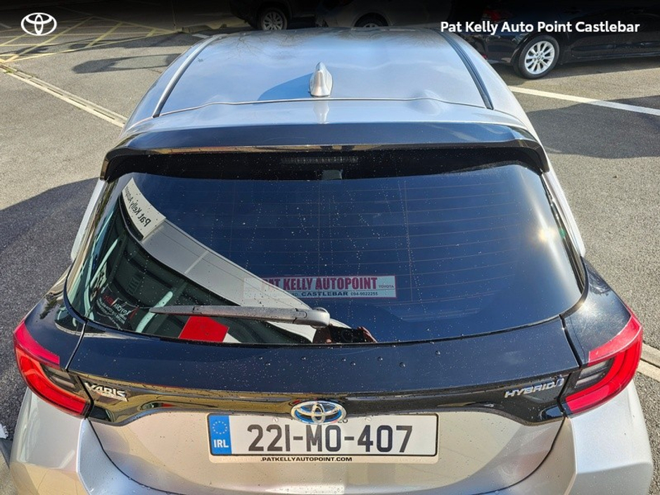 2022 Toyota Yaris - image 18