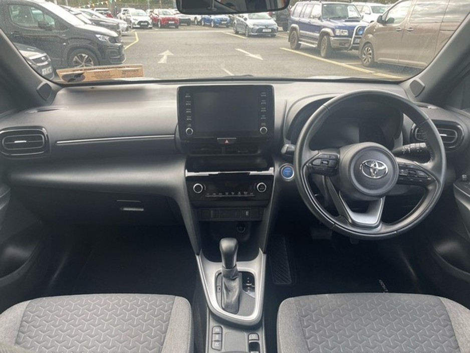 2024 Toyota Yaris Cross - image 8