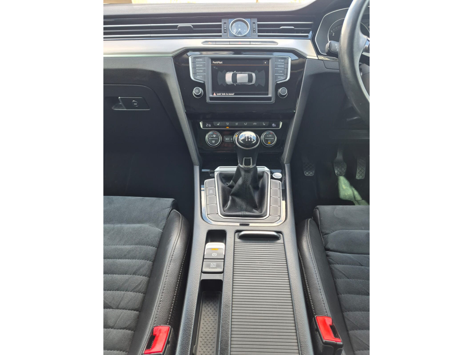 2015 Volkswagen Passat - image 13