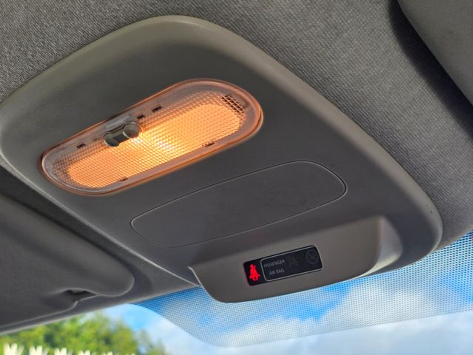 2021 Renault Trafic - image 26