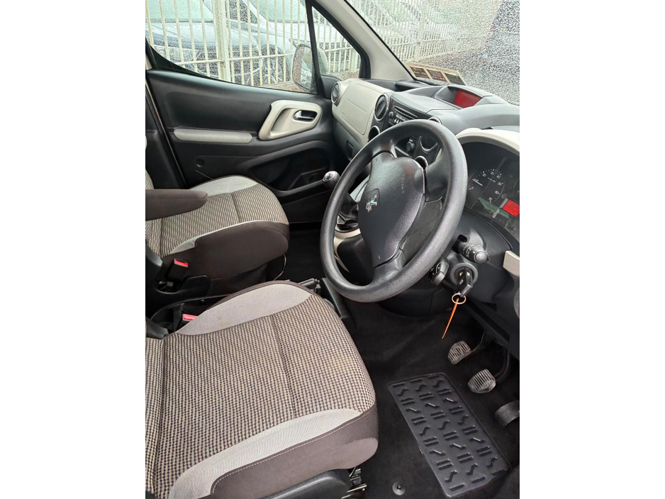 2015 Peugeot Partner - image 9