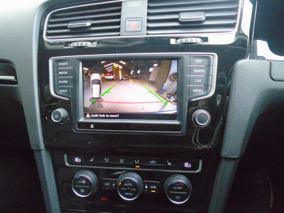 2017 Volkswagen Golf - image 12