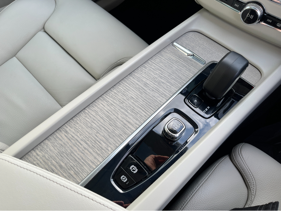 2023 Volvo XC60 - image 18