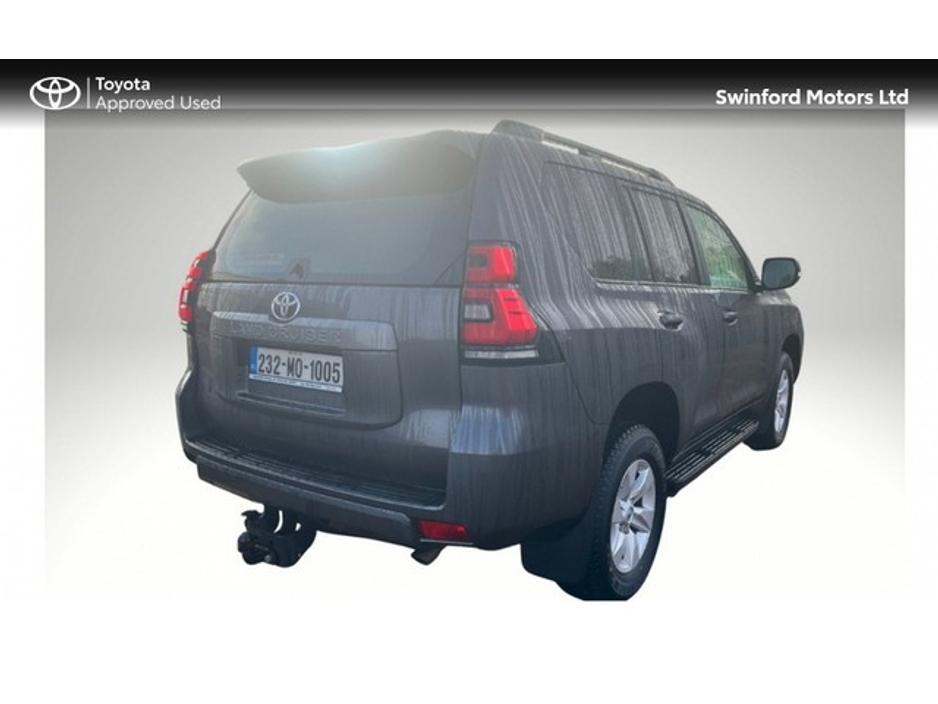 2023 Toyota Landcruiser - image 2