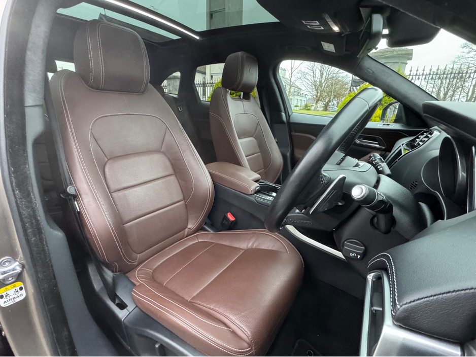 2016 Jaguar F-Pace - image 12