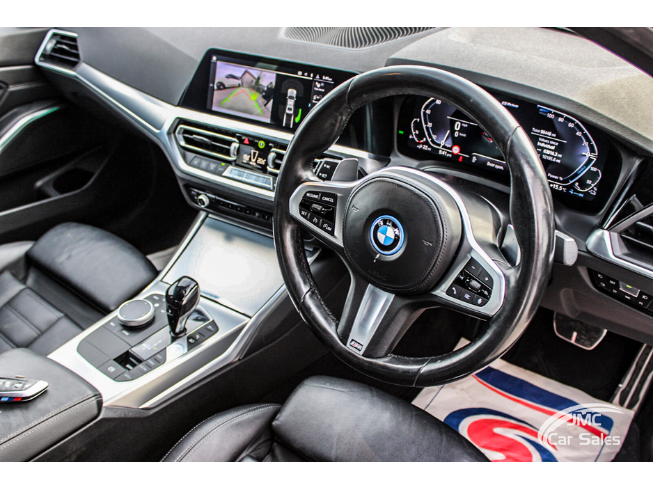 2021 BMW 3 Series - image 13