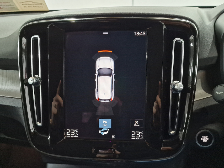 2021 Volvo XC40 - image 17