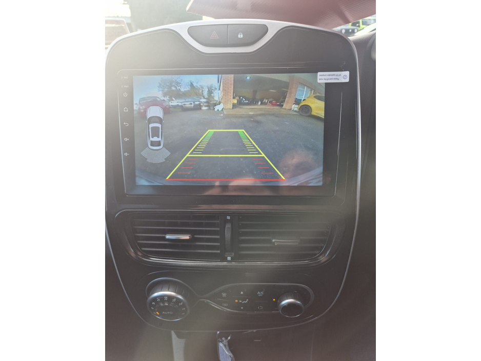 2017 Renault Clio - image 9