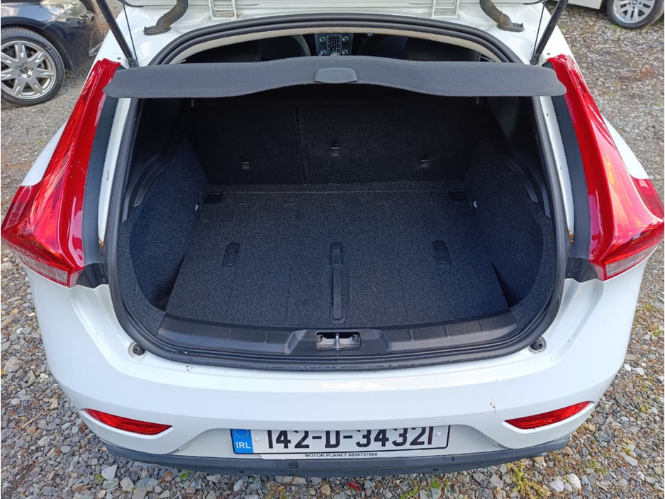 2014 Volvo V40 - image 23