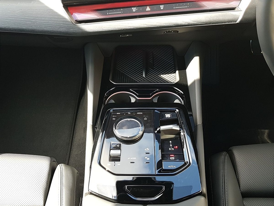 2026 BMW 5 Series - image 10