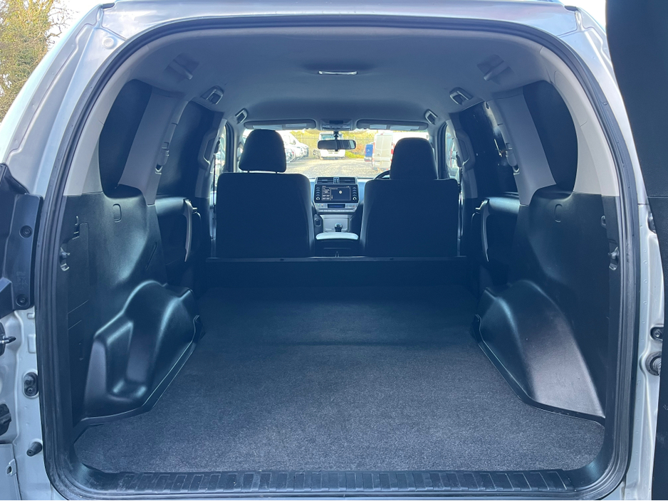 2023 Toyota Landcruiser - image 8