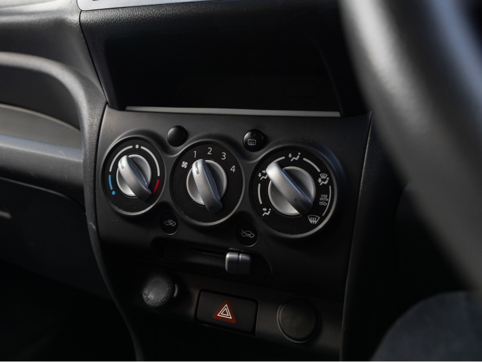 2014 Suzuki Alto - image 15