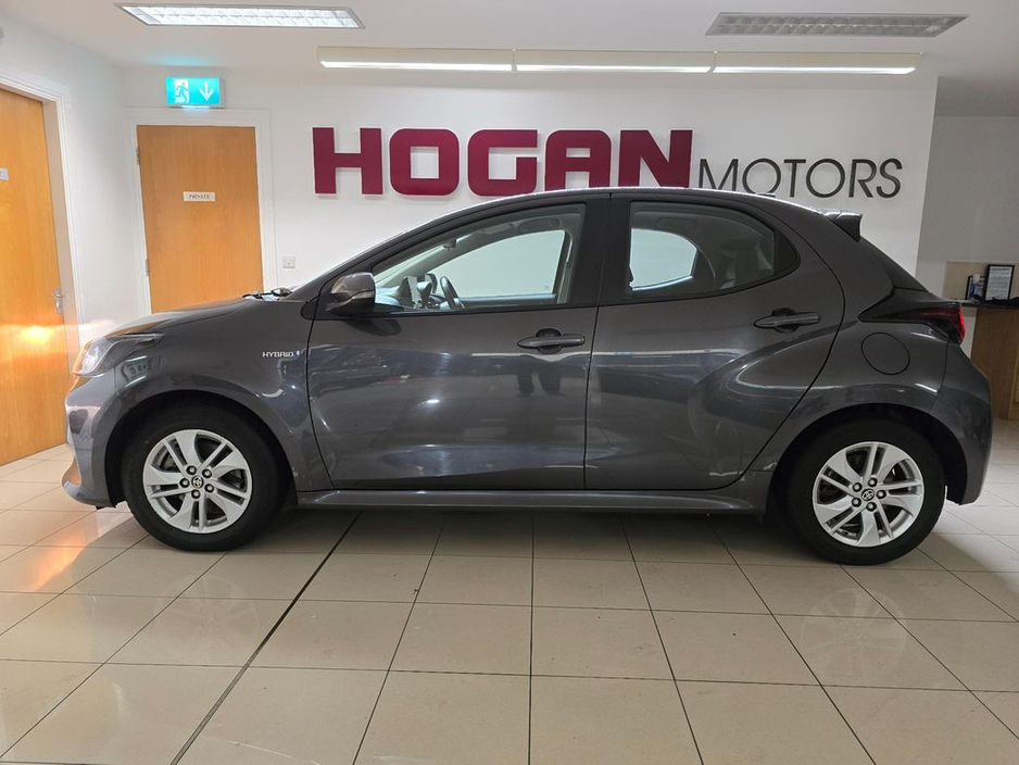 2021 Toyota Yaris - image 4